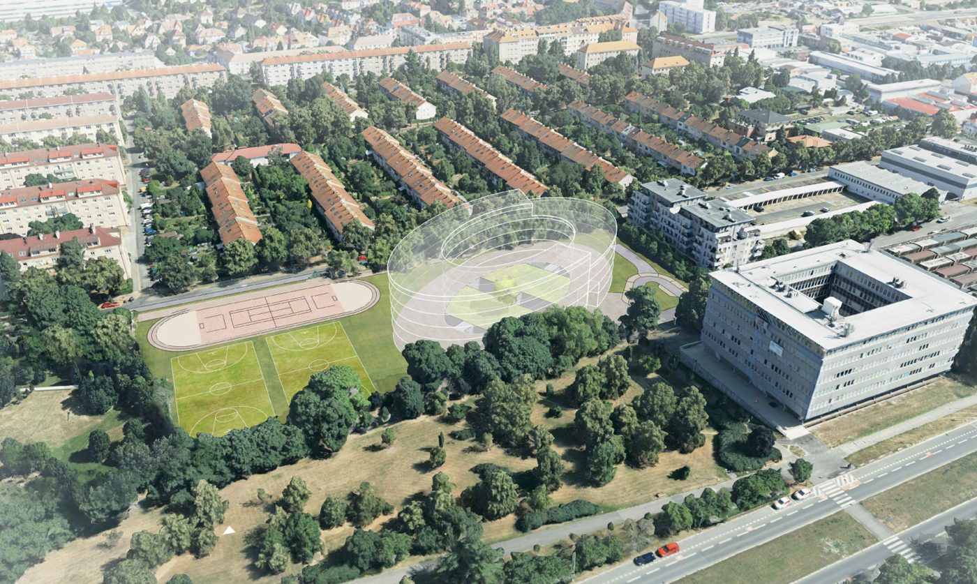 Letecká vizualizace ze studie: oválná pětipodlažní budova školy zakreslená do plochy hřiště, vlevo zbytek sportovišť, pohled od Jiráskovy aleje